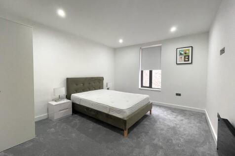 Bed 1.jpg