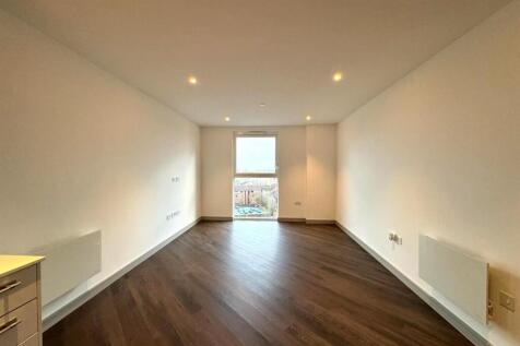 Living room pic 3.jpeg