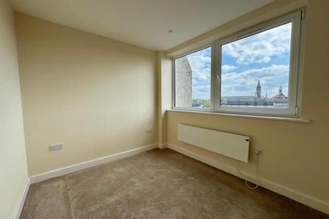 Main bedroom pic 1.jpeg