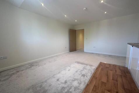 Living Room Pic 2.jpg