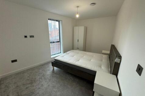 Bedroom pic 3.jpeg