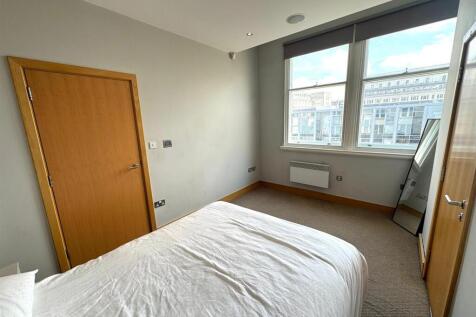 Main bedroom pic 3.jpeg