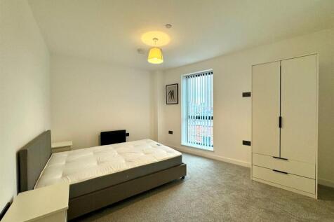 Bedroom pic 1.jpeg