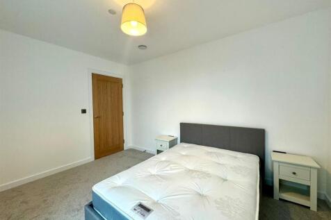 Bedroom pic 2.jpeg