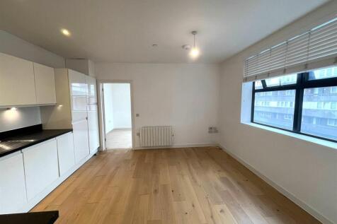 Living room pic 3.jpeg