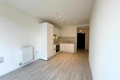 Living area pic 2.jpeg