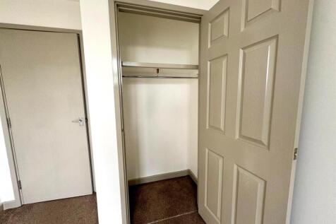 Bedroom 2 wardrobe.jpeg