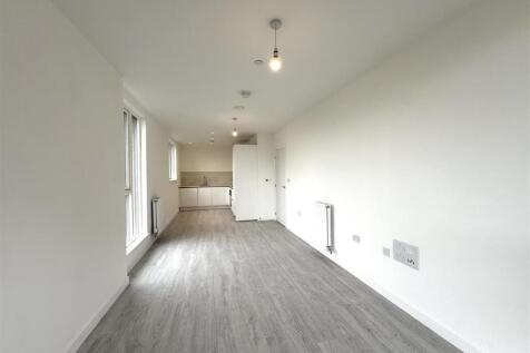 Living room pic 4.jpeg