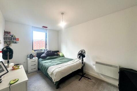 Second bedroom pic 1.jpeg