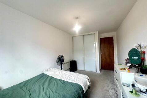 Second bedroom pic 2.jpeg