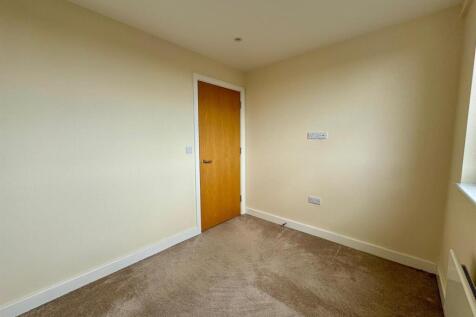 Second bedroom pic 1.jpeg