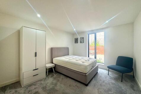 Main bedroom pic 1.jpeg