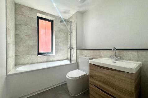 Main bathroom.jpeg