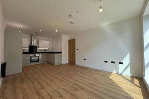 Living room pic 3.jpeg