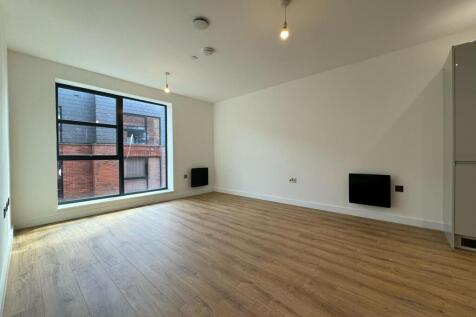 Living room pic 4.jpeg