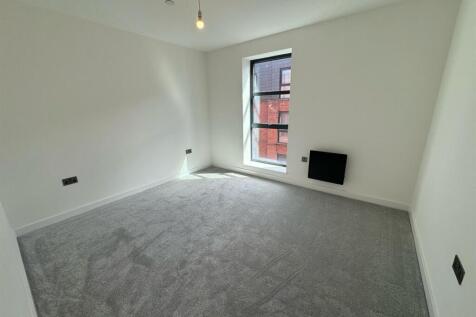 Main bedroom pic 1.jpeg