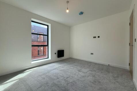 Main bedroom pic 2.jpeg