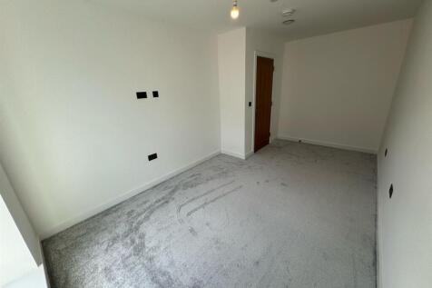 Second bedroom pic 2.jpeg