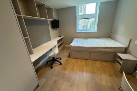 Tyne Bridge standard studio bed and desk space chu