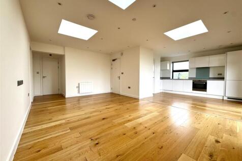 Living area pic 2.jpeg