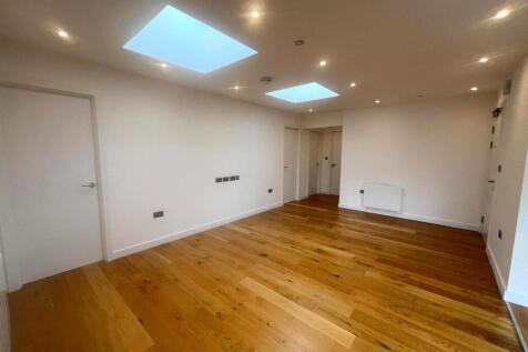 Living area pic 4.jpeg