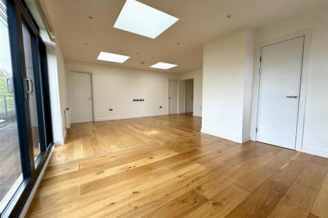 Living area pic 3.jpeg