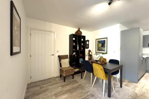 Dining area pic 3.jpeg
