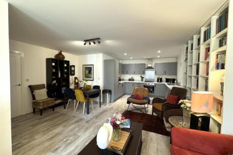 Living area pic 3.jpeg