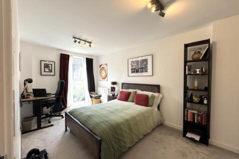 Bedroom 1 pic 3.jpeg
