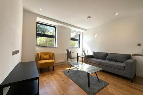 Living area pic 4.jpg