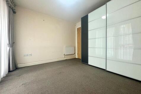 Second bedroom pic 1.jpeg