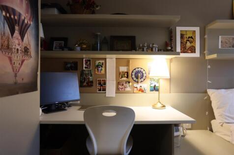 409 Jesmond  desk space.JPG