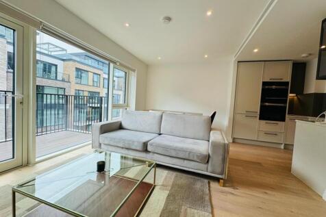 Living room pic 2.jpeg