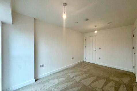 Main bedroom pic 2.jpeg