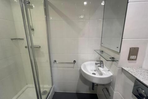 431 Bathroom.jpeg