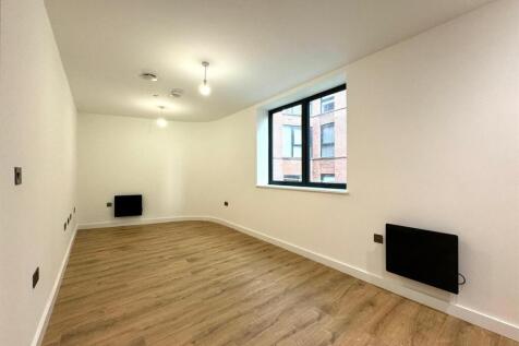 Living room pic 3.jpeg