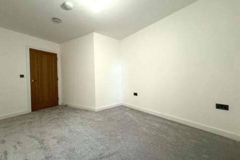 Bedroom pic 3.jpeg