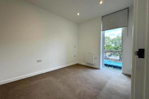 Bedroom 1.jpg