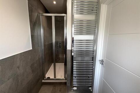 Ensuite pic 3.jpeg