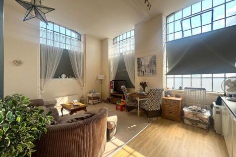 Lounge pic 3.jpeg