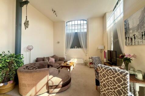 Lounge pic 1.jpeg