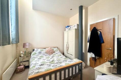 Main bedroom pic 1.jpeg