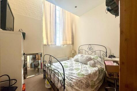 Second bedroom pic 1.jpeg