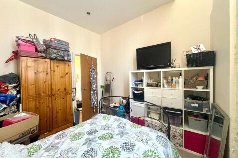 Second bedroom pic 2.jpeg