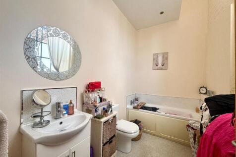 Ensuite.jpeg