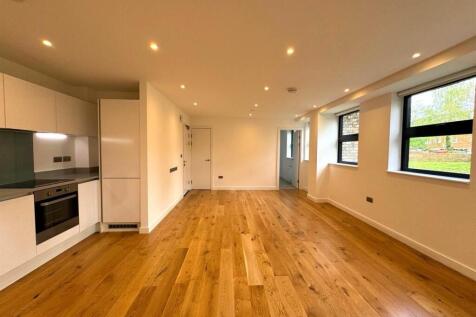Living room pic 1.jpg