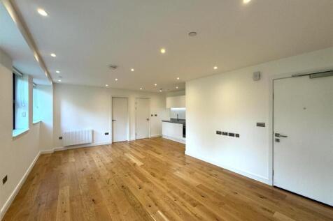 Living room pic 4.jpg