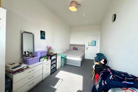 Bedroom pic 2.jpeg