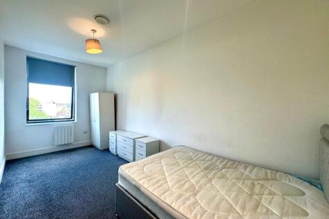 Bedroom pic 2.jpeg