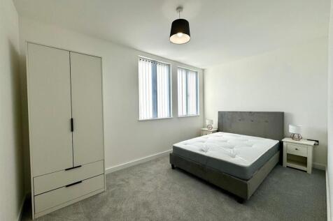 Main bedroom pic 1.jpeg